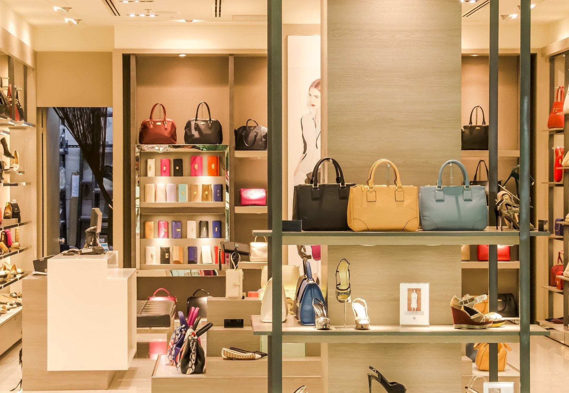 Schaufenster eines Handtaschengeschäfts